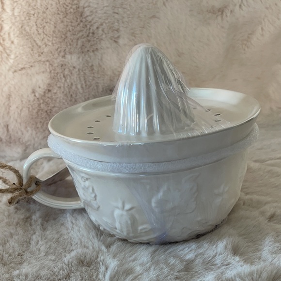 Southern Living measuring cup with juicer 🍊 - Picture 6 of 9